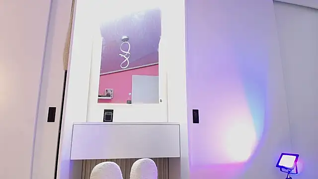 NaomiAmazing01 - He plays with oil on my tits