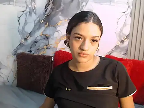 Emilyxrosse - Make me squirt daddy. 😈