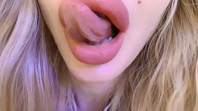 Velvet_kissx - How about some wetness?Booom 💦 😈 👄 🎇