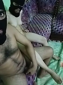 Amira_vs_amir - تعري وضرب المؤخرا