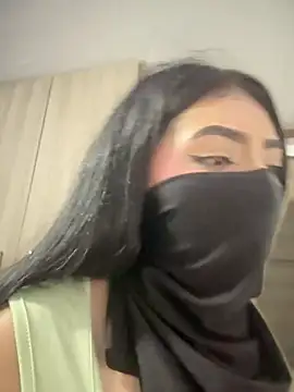 Zharaaa18 - I touch my clitoris until I’m wet.