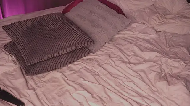SweetBella95_ - oil on boobs lt get 1 vid <3