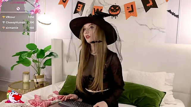Flora_DeVille - hand bra+oil