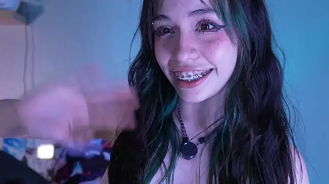 Kitticam - Spit my feet + suck it 💦