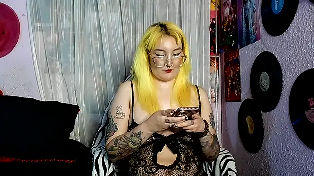 Avril_Maria - show asshole zoom