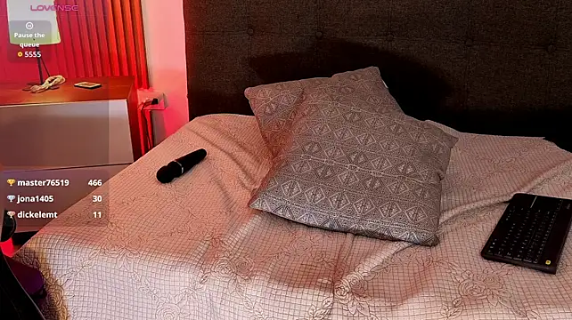 Urlilbunny666 - Suck fingers and slap face 🥵