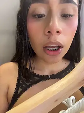 Sara-Castillo - 💦 BIG SQUIRT IN THE PUBLIC BATHOOM 💦