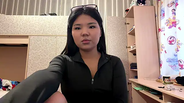 JohannaMickiewicz - Massage my boobs under bra