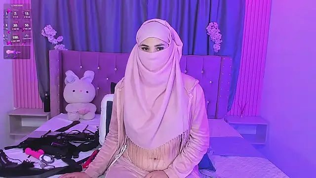 Nayla-Mouna - mastubatin pussy fingery show