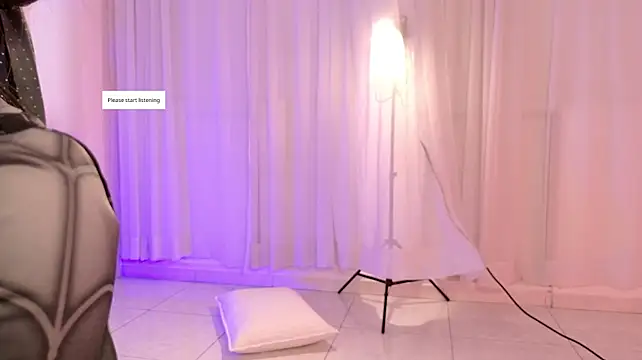 Trixxie_18 - spank mi ass x7