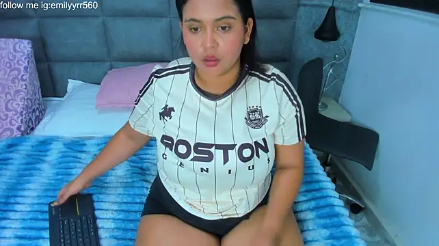 Emilyy_r - Squeeze and suck tits + Oil 🍒