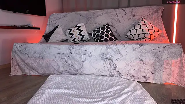Squirtybb - Fuck pussy with dildo