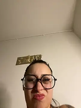 Queenlo_xxx - suce très fort ton gode lolo🔥