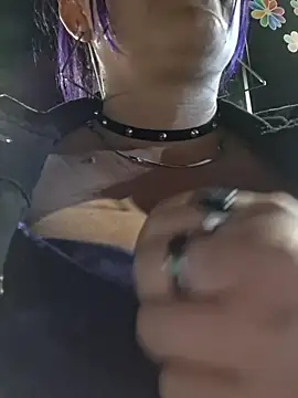 Sophie_banger - Take off Bra massage tits in mall 🥵