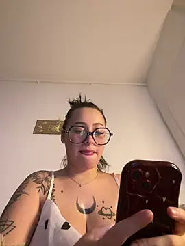 Queenlo_xxx - gagne 2 vidéos💦