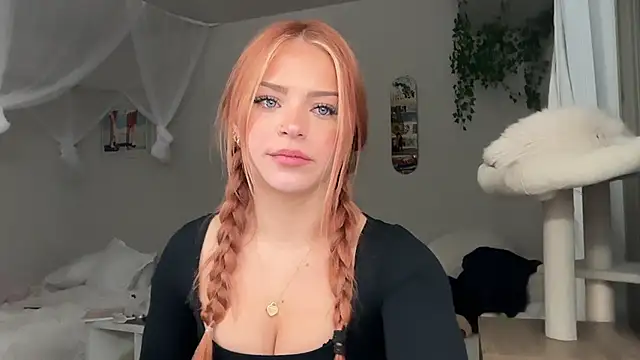 Lilianjade - tease tip of dildo 👅