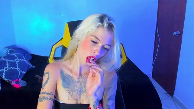 Ivy_Rosa - I caress my sexy body 🔥