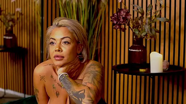 NaomiBlakee - Undress me