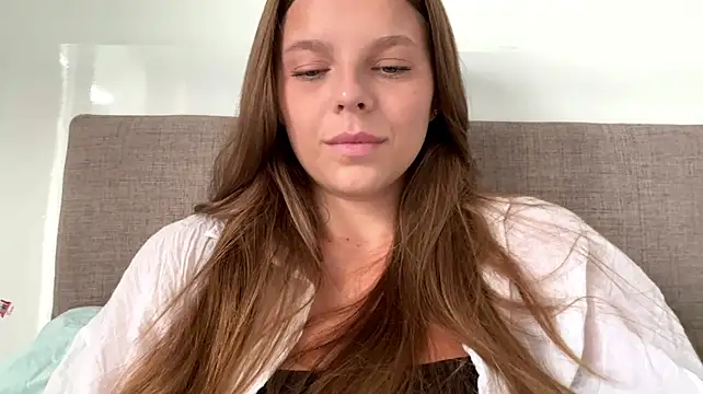 AmieLendor - Video masturbating pussy extreme closeup