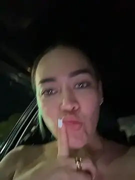 Danielavegax - Fingers in my pussy in the public bathro