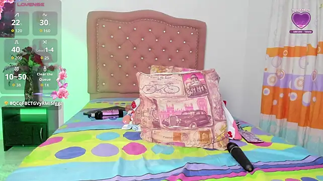 NymphoRose - finger pussy squirt