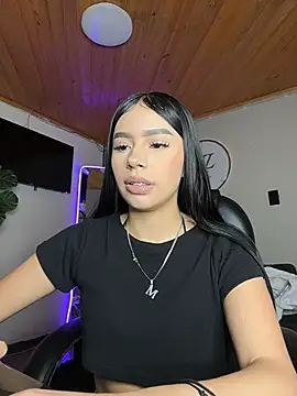 Karina_pink19 - Show oil in boobs 🥰