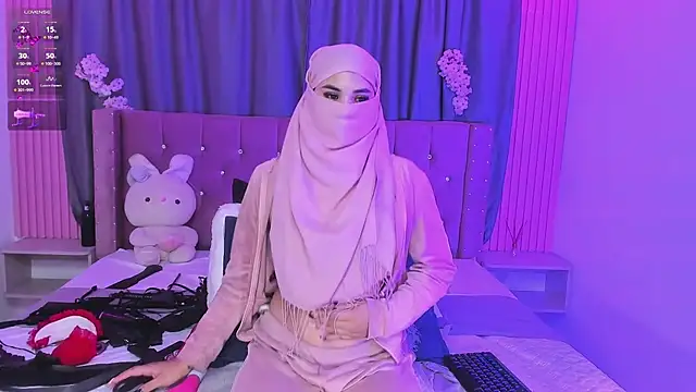 Nayla-Mouna - mastubatin pussy fingery show
