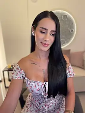 SarahhSmitth1 - I want to feel you—touch me.