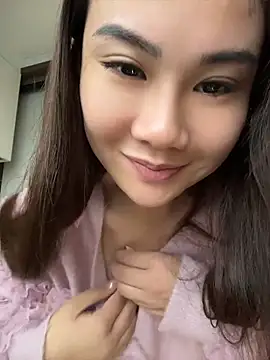 Yioyio-666 - 仿真精液摸胸诱惑2分钟