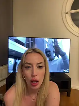 Katharina_Wagner - Sexy Nippel Play und Titten spucken🔥