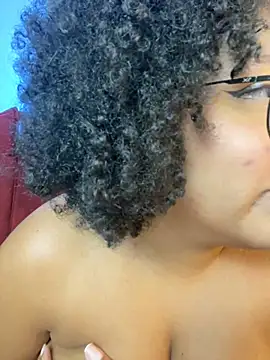 99_Lilith - tirar a blusa/ topless