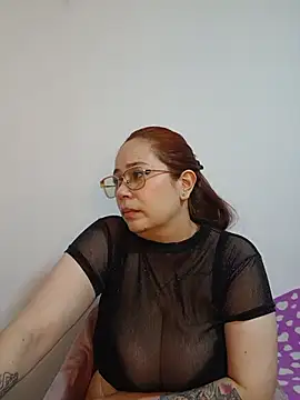 Ashley_Monroe - Show sexys boobs slowly