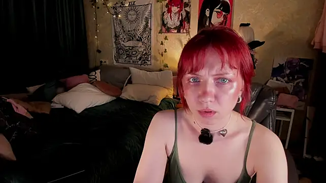 Lola_chans - send kiss close to cam