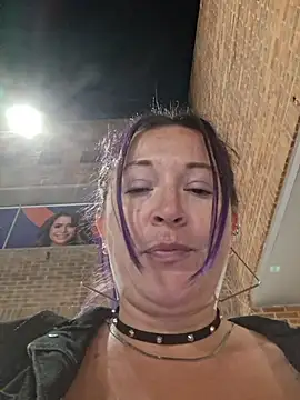 Sophie_banger - Take off Bra massage tits in mall 🥵