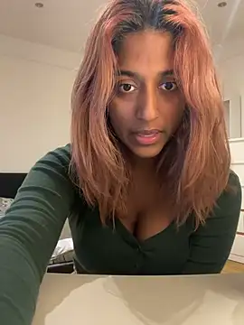 DonnaShy - 🍑 Doggy Pose on the Bed — 2 Minutes 😈