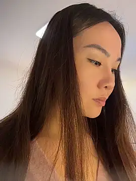 Yioyio-666 - 仿真精液摸胸诱惑2分钟