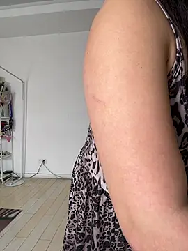 Tavie1744 - bare my butt 2min