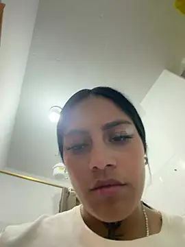 Emili_candy - Show pusy