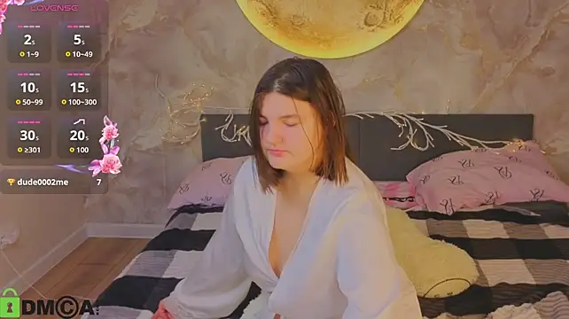 Kitty_Liikk - air kiss+eyes contact