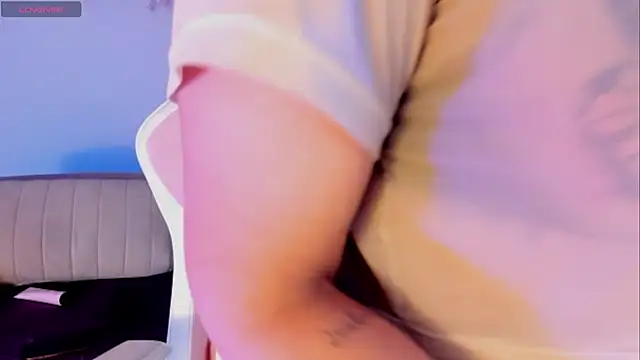 Mia-Bloom - finger in pussy