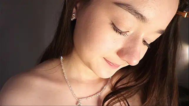 CharoletteStuddard - Get my sexy top wet + play with my nippl