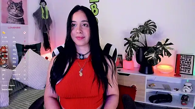 Gigi-bom - naked and fingers in pussy