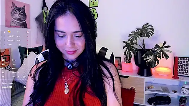 Gigi-bom - naked and fingers in pussy