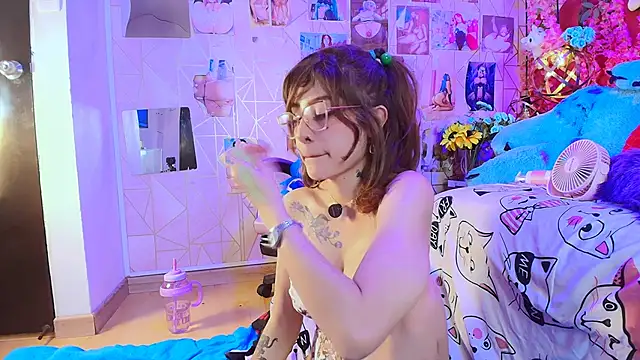 Alicebenett - big dildo anal 40 cm