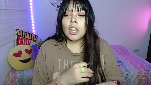 EllieMoonX - panties a mitad del culo