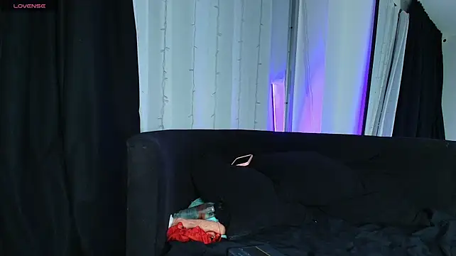 Kyliejenner8 - SPIT TITS💦😈