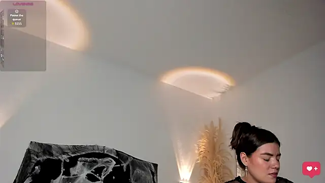 Ariana_x1_ - Oil on my boobs