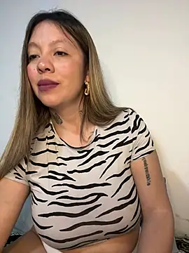 Bruja_lu - play with nipples close up
