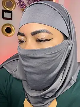 Isa-anbar - show open pussy