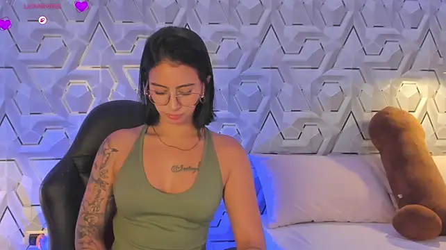 Sophiee_Hill - Use some oil on that juicy bum